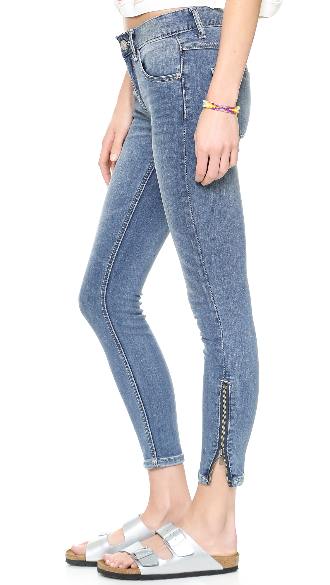 Джинсы с боку. Джинсы с молниями по бокам. Джинсы с молнией на ногах. Джинсы с молнией на ногах. Джинсы с молнией на штанине.