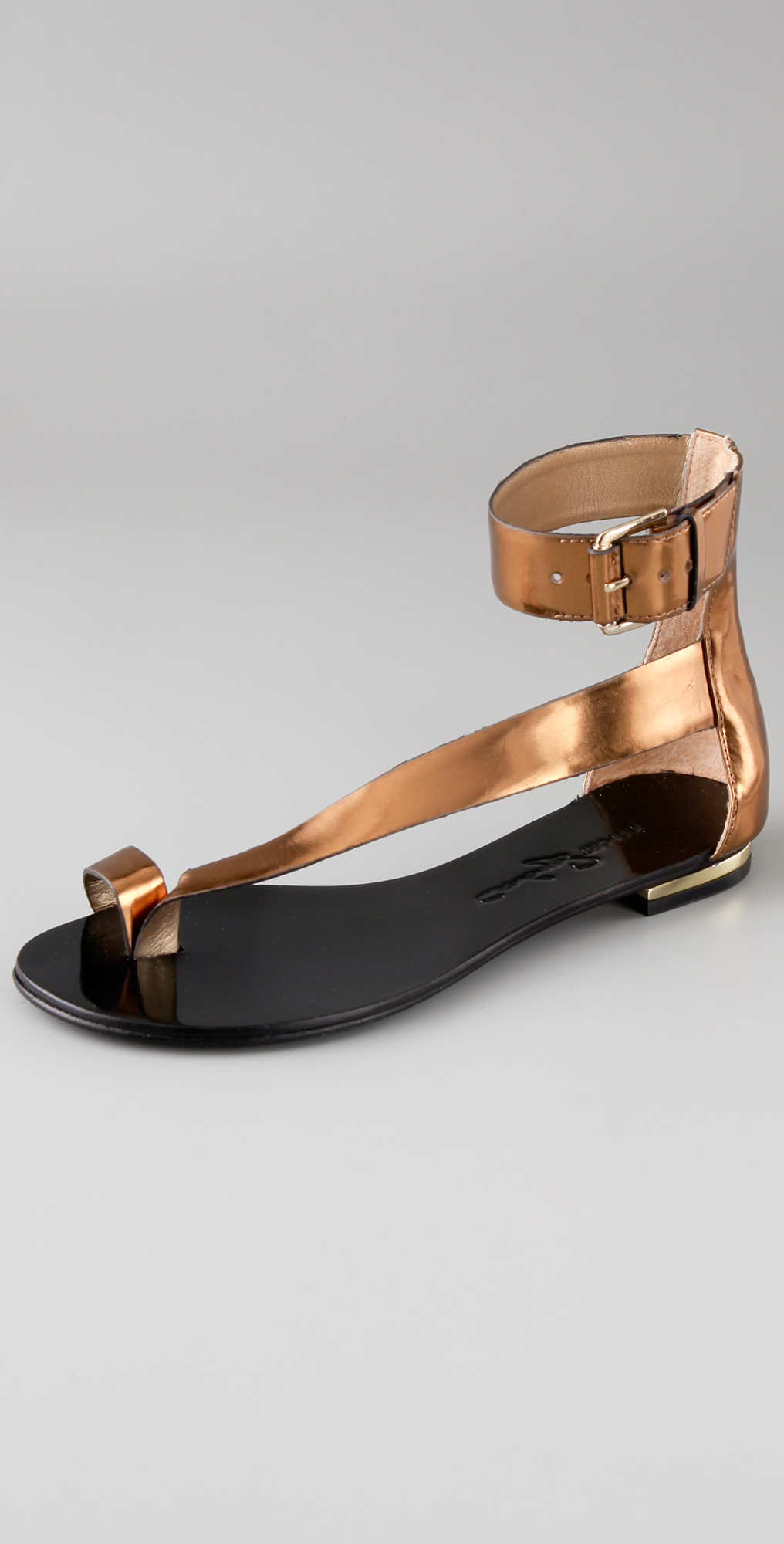 report thong sandals