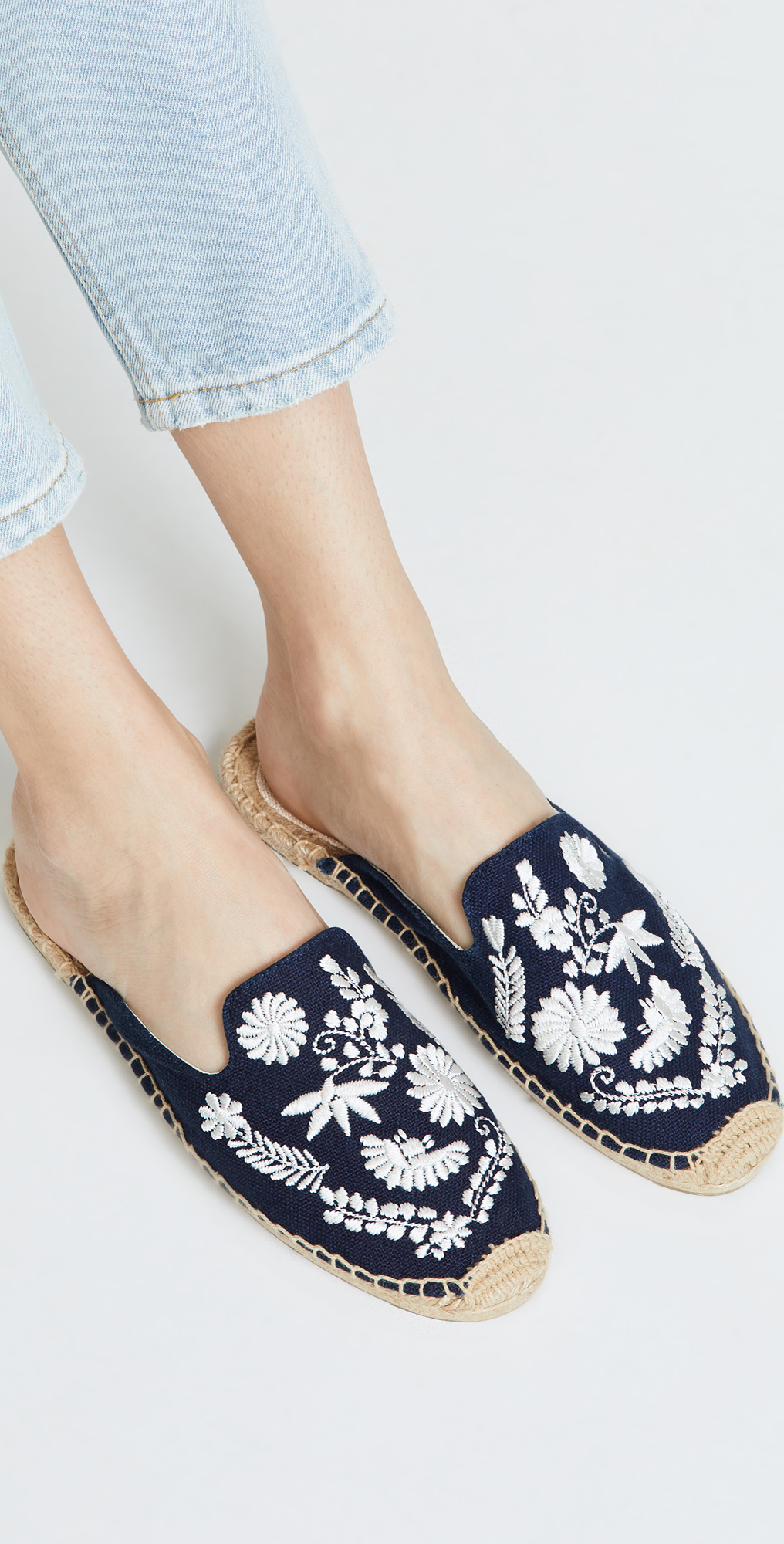 soludos embroidered mule