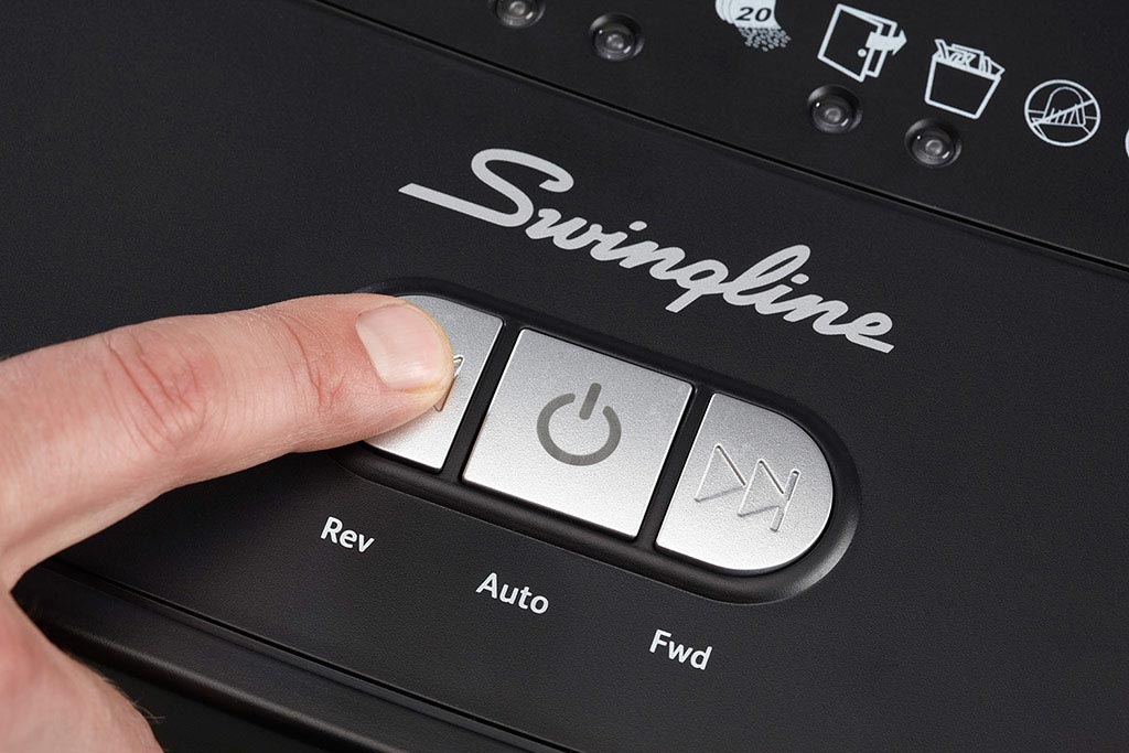 Swingline ShredMaster Synthetic Shredder Oil for All Shredders, 16