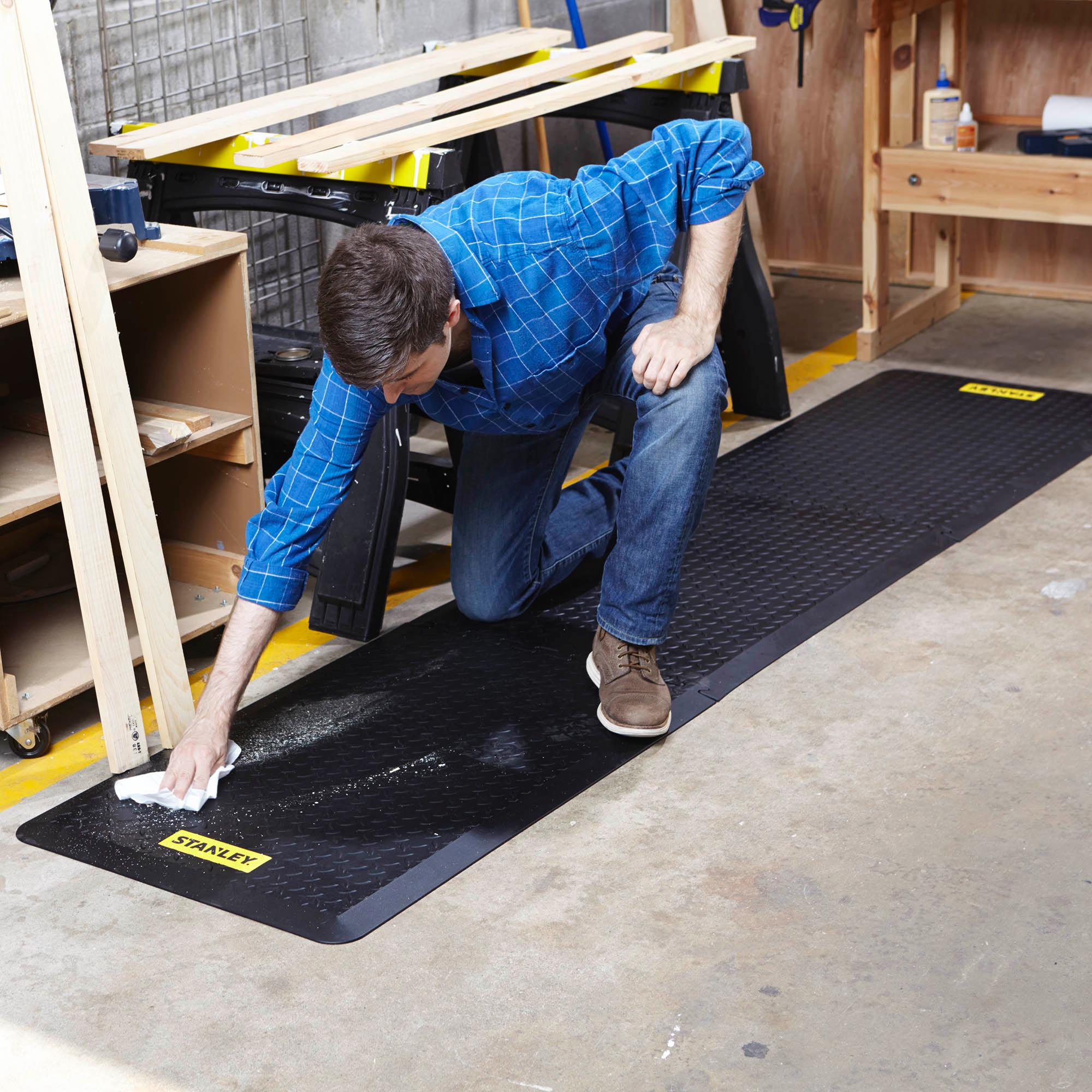 Stanley Extendable AntiFatigue Utility Mat Corner, 24