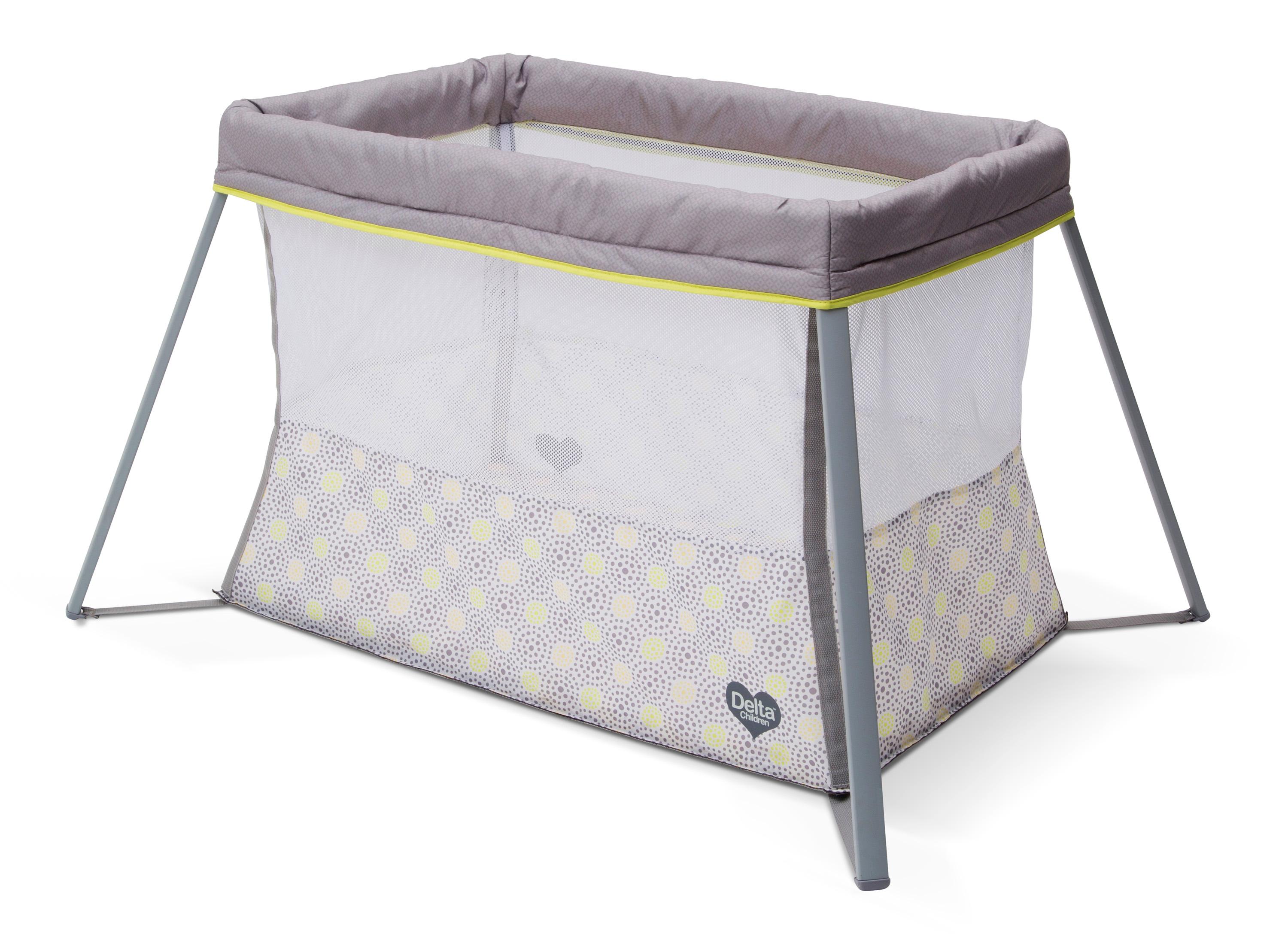 Delta Children Viaggi Plus Playard with Insert