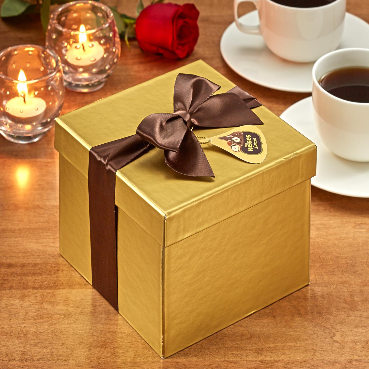 Amazon.com : KISSES DELUXE Candy Gift Box, 21.7 Ounce ...