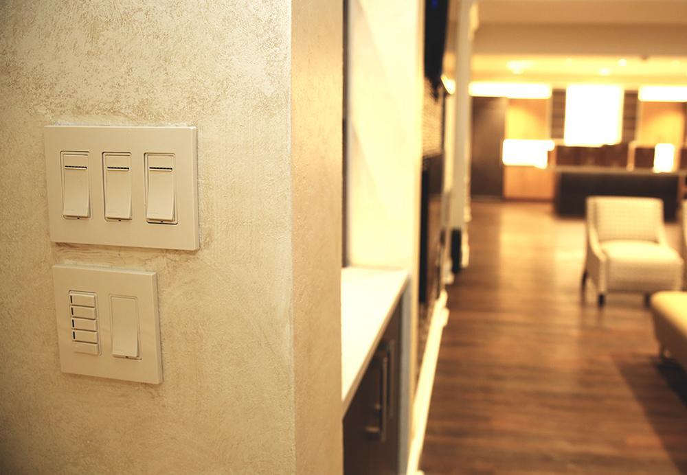 Leviton DZMX11LZ Decora ZWave Controls Scene Capable Universal Dimmer