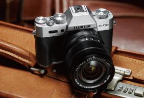 Mirrorless, compact
