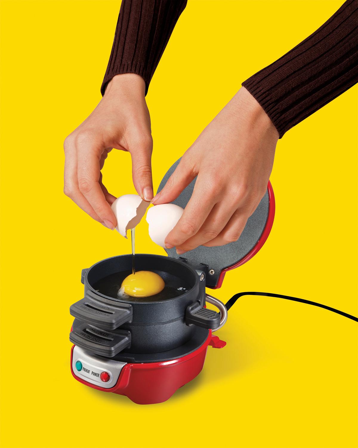 Hamilton Beach 25476 Breakfast Electric Sandwich Maker, Red