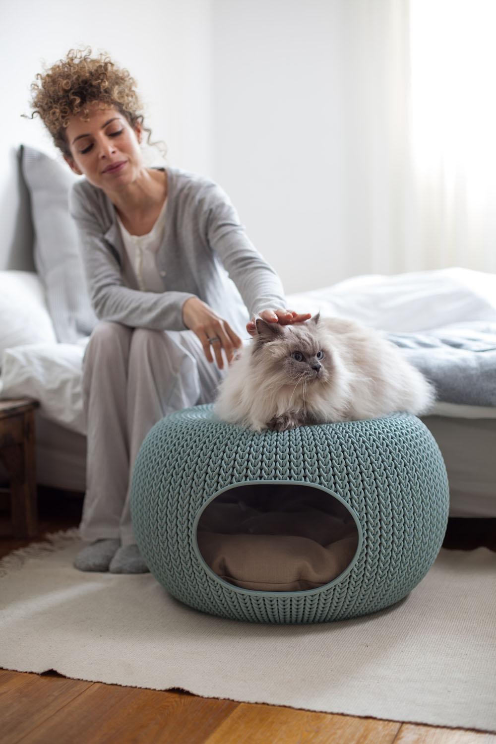 Keter KNIT Cozy Resin Plastic Luxury Lounge Bed & Pet Home