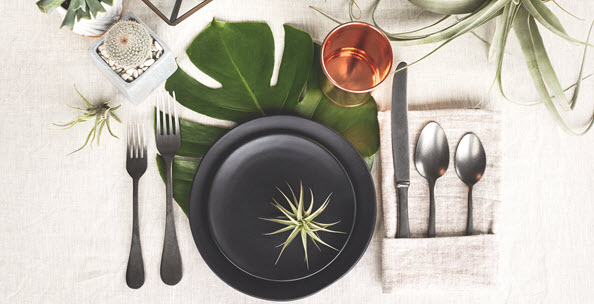 DINING & ENTERTAINING