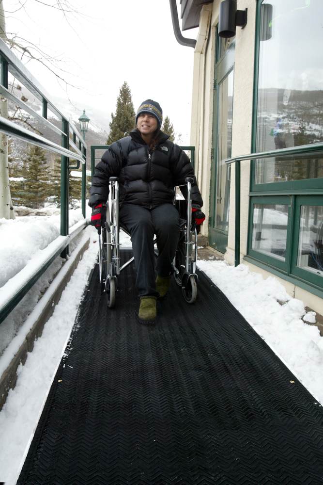 HeatTrak HTM2410 Industrial SnowMelting Walkway Mat, 24