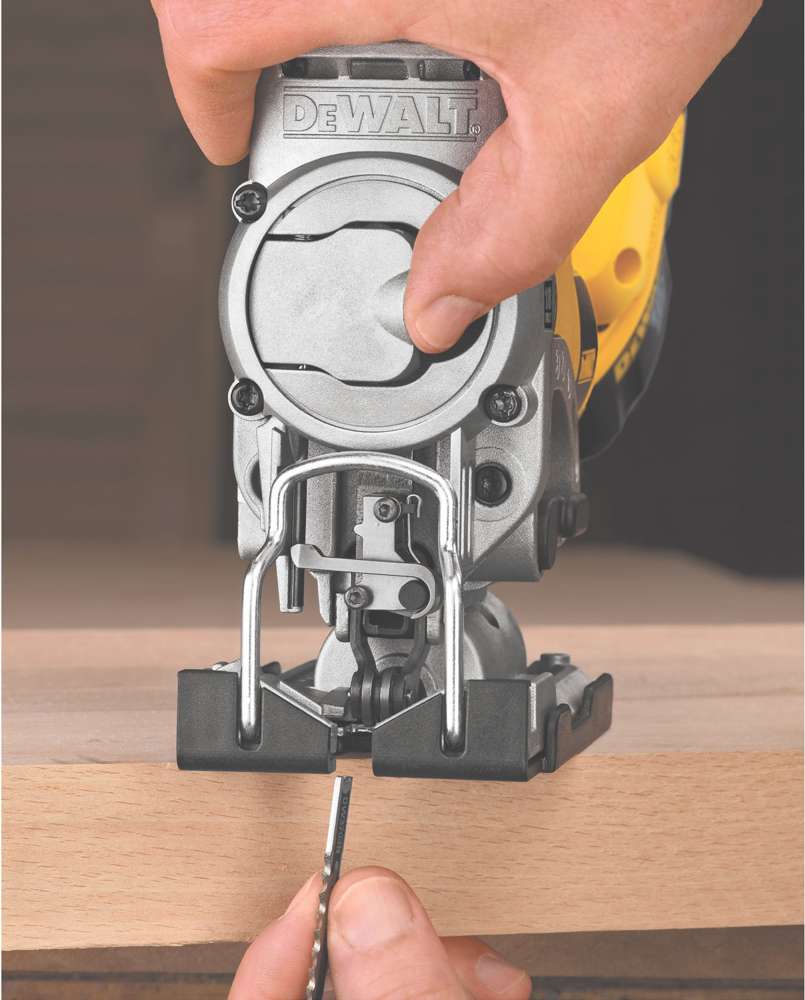 DEWALT DCS330L 18Volt Cordless XRP LithiumIon Jig Saw Kit Power Jig