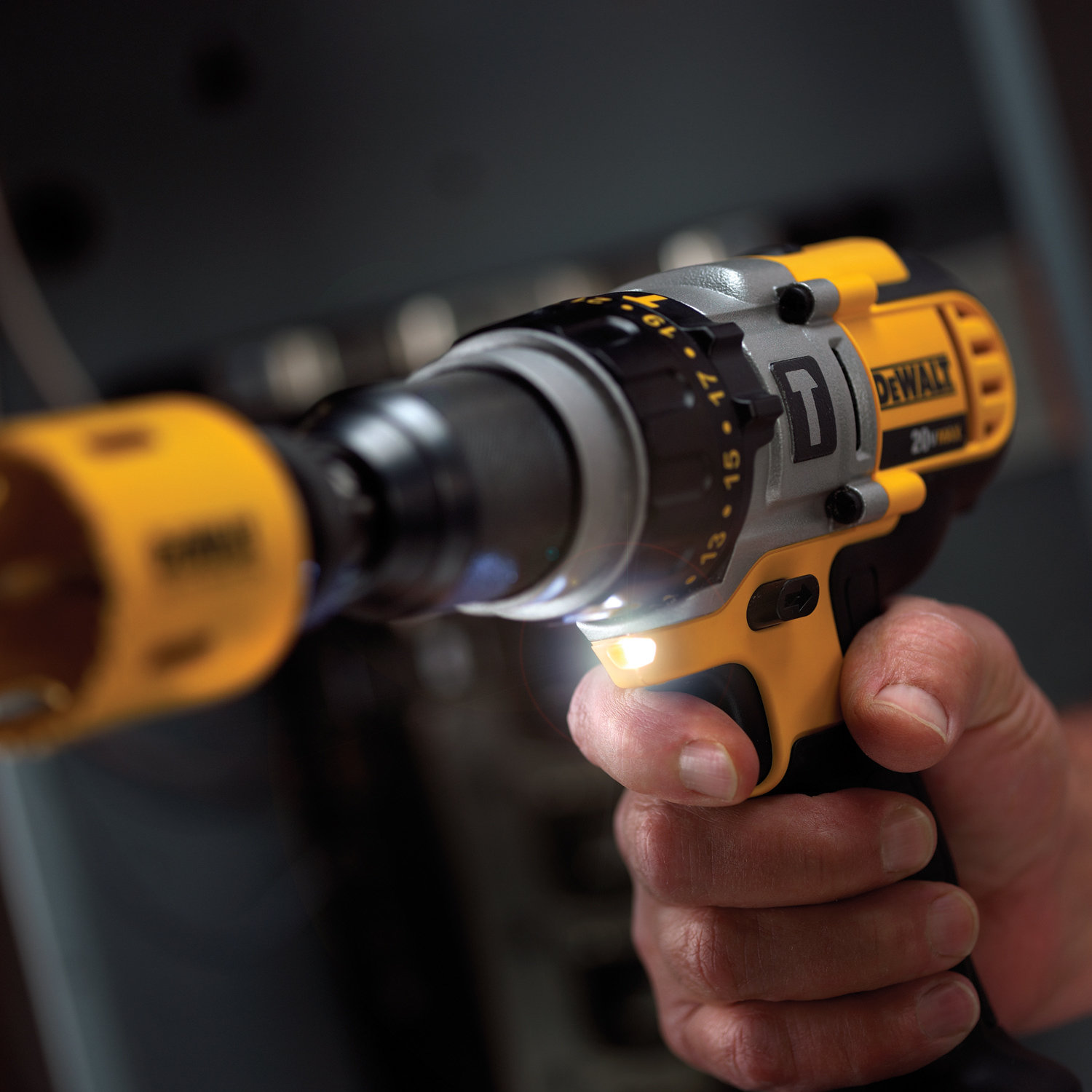DEWALT DCD985L2 20Volt MAX LiIon Premium 3.0 Ah