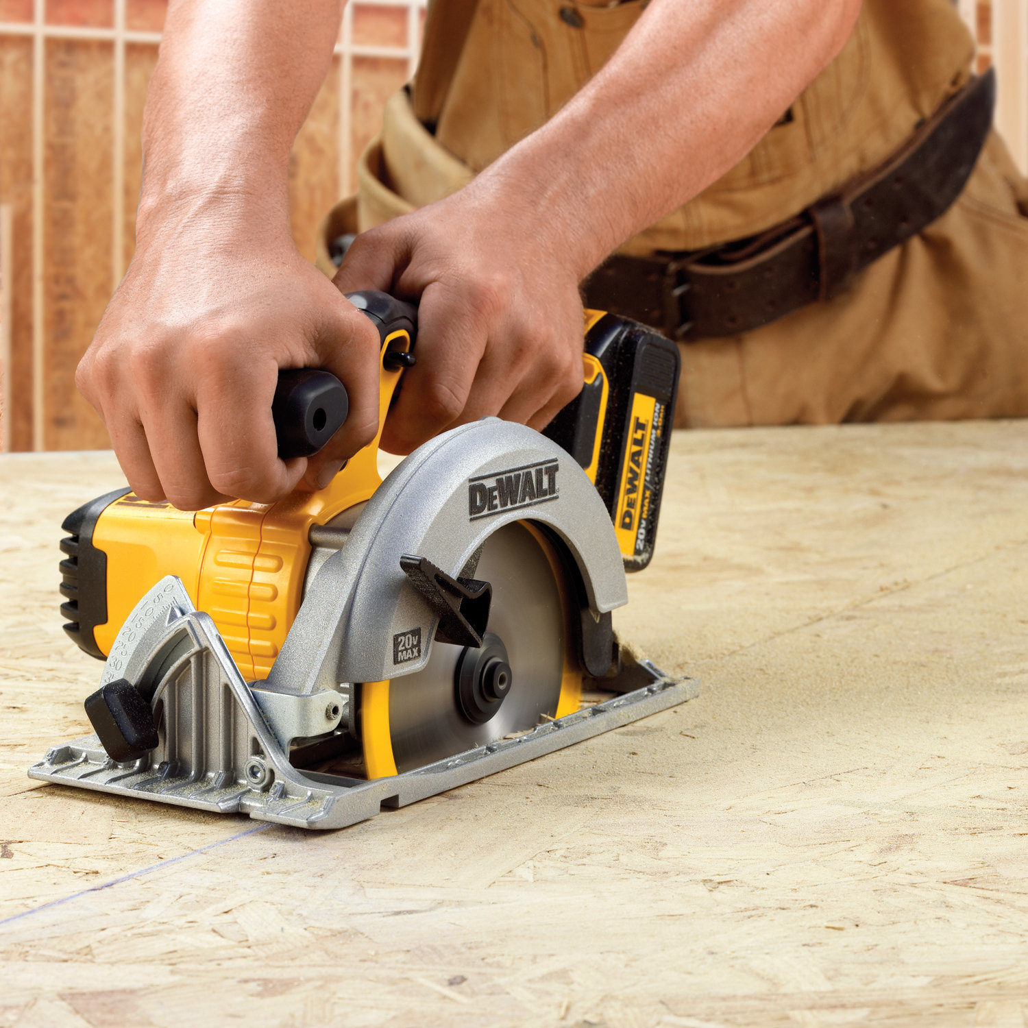 DEWALT DCS391L1 20Volt MAX LiIon 3.0 Ah Circular Saw Kit Power