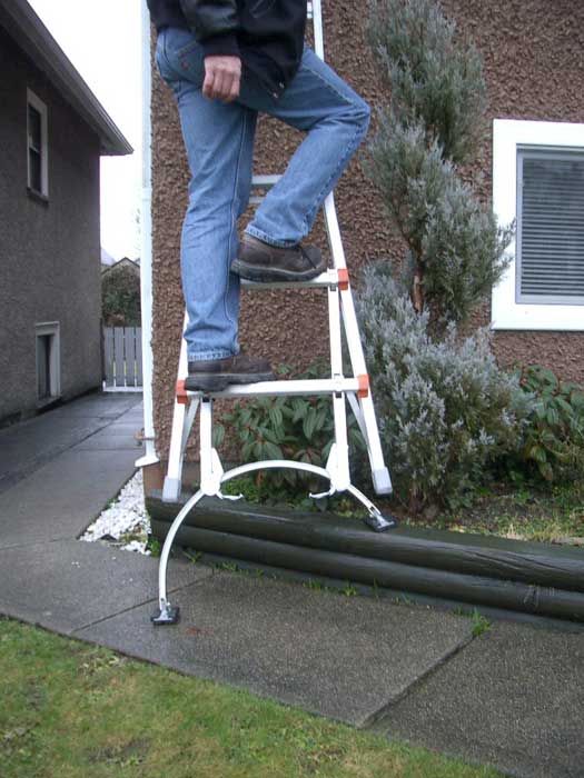 Qualcraft 2475 Basemate Easy Connect Professional Ladder Stabilizer