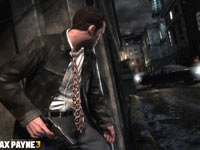 Max sneeking up on enemies in Max Payne 3
