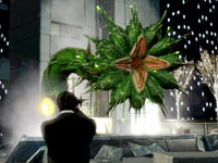 Battling a plant like alien in Men In Black: Alien Crisis