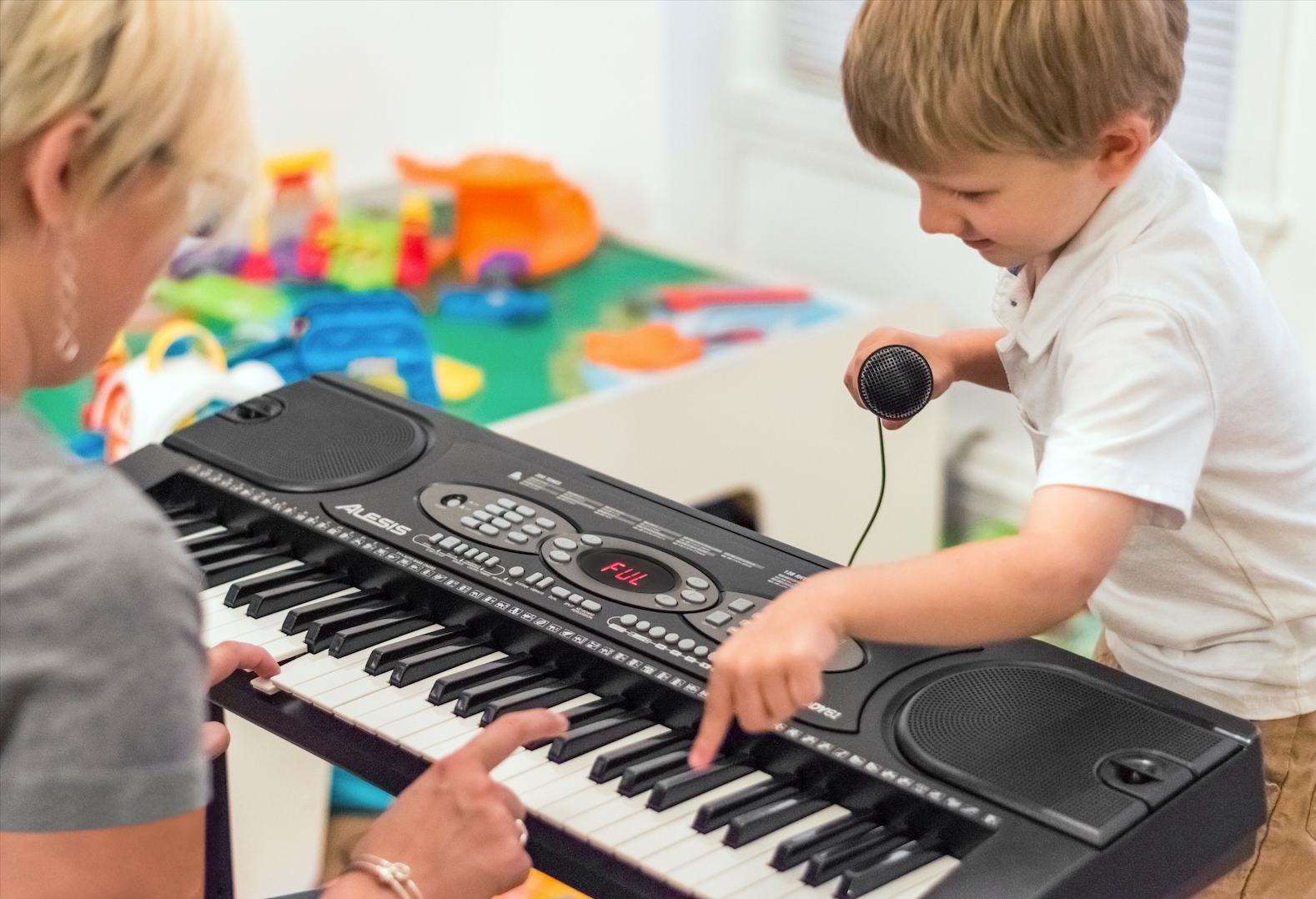 Alesis Melody 61-61 Key Portable Keyboard (Built-In Speakers