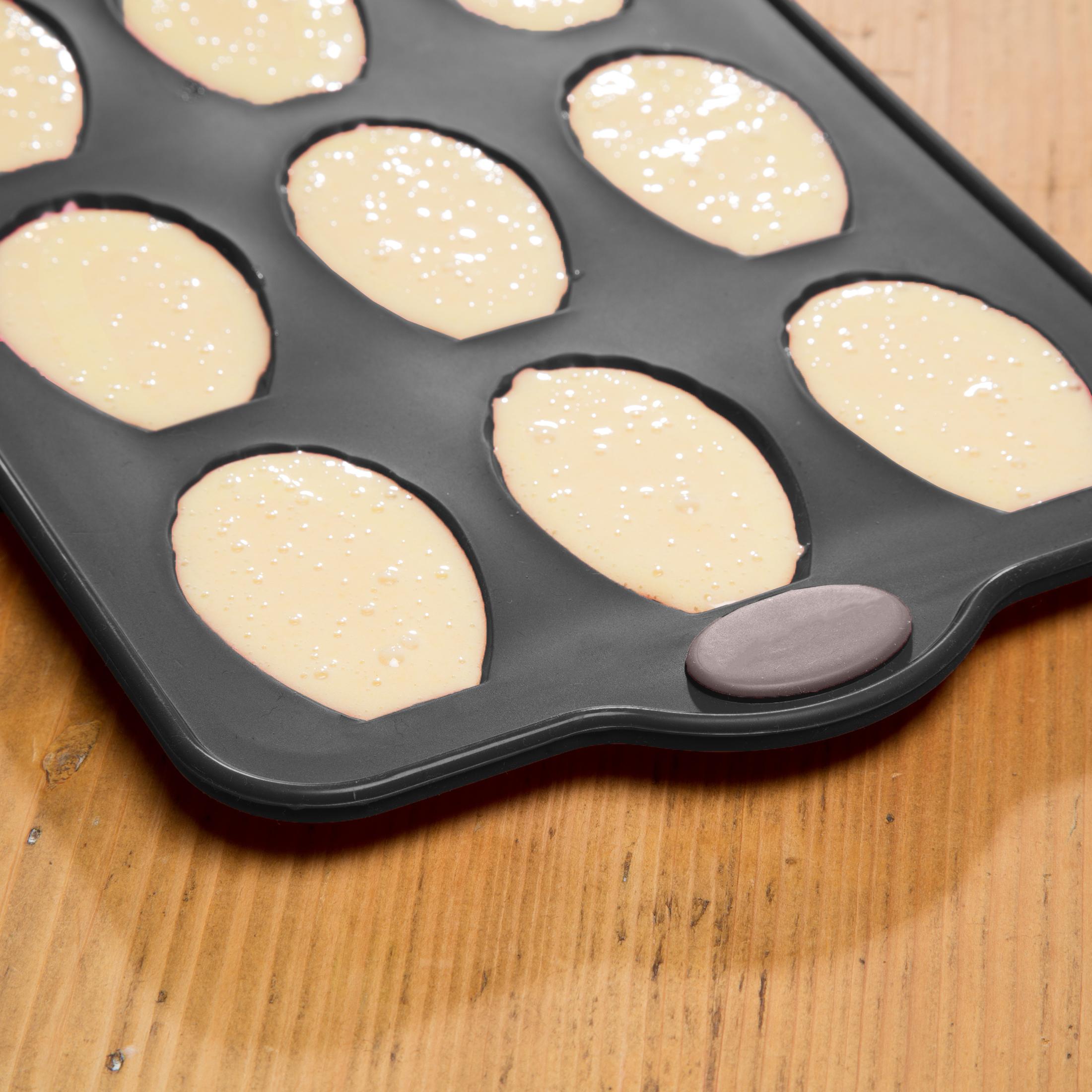 Levivo Silicone Madeleines Baking Tray, 9 Cavity Non Stick Cake Mould