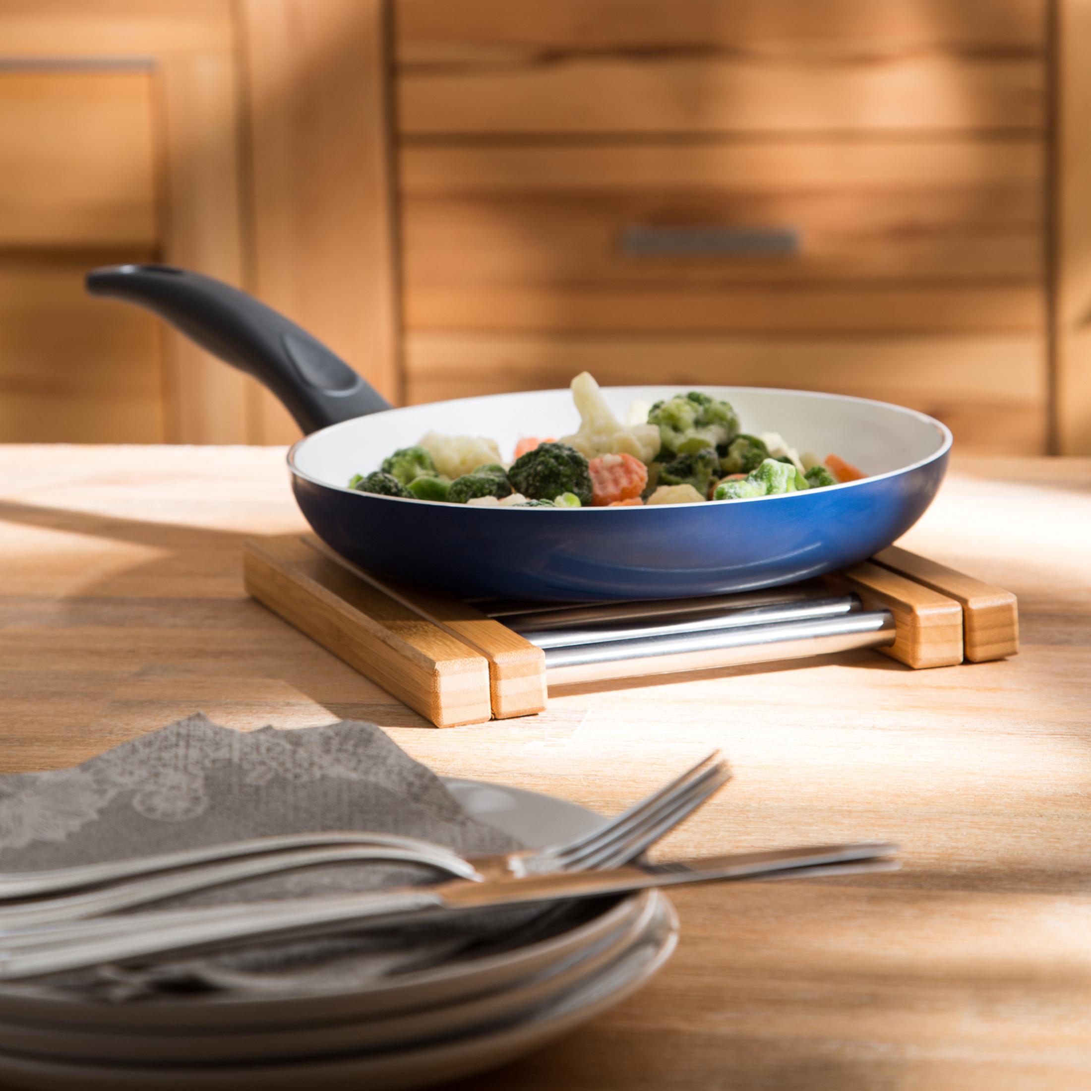 Levivo Trivet for Hot Pans Extendable Bamboo and Steel Trivet for