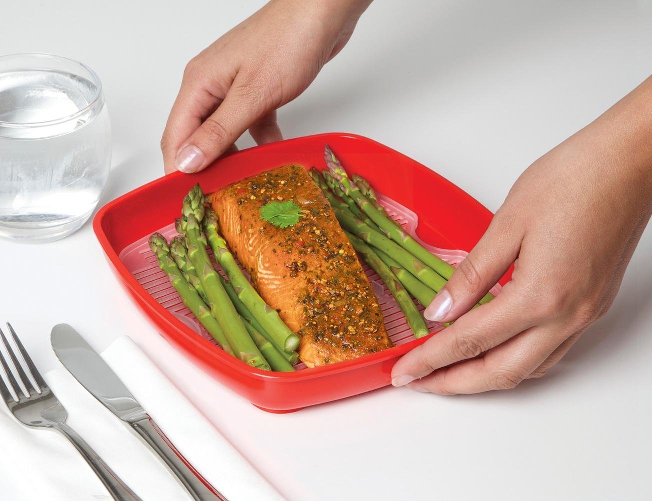 Sistema Microwave Plate with Removable Steaming Tray, Red/Clear, 880 ml