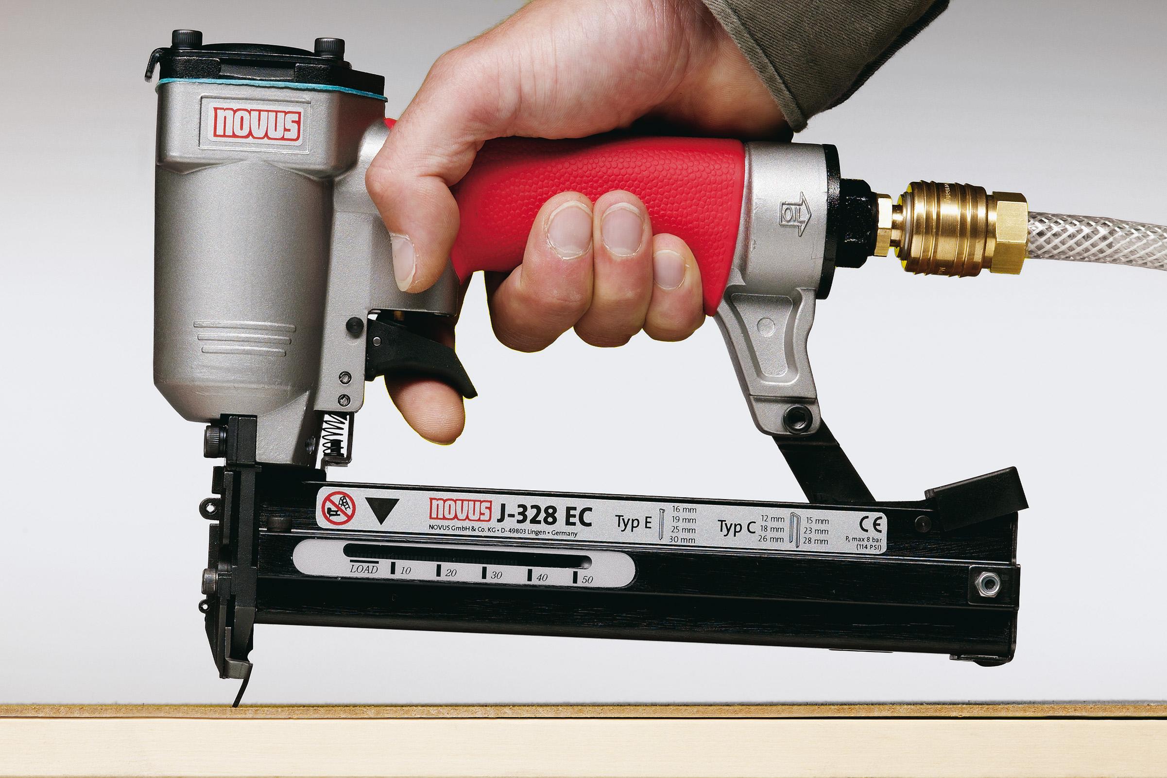 Novus Druckluft-Tacker J-328, Profi Druckluftnagler, Metallgehäuse, für Schmalrücken-Klammern 28 ...