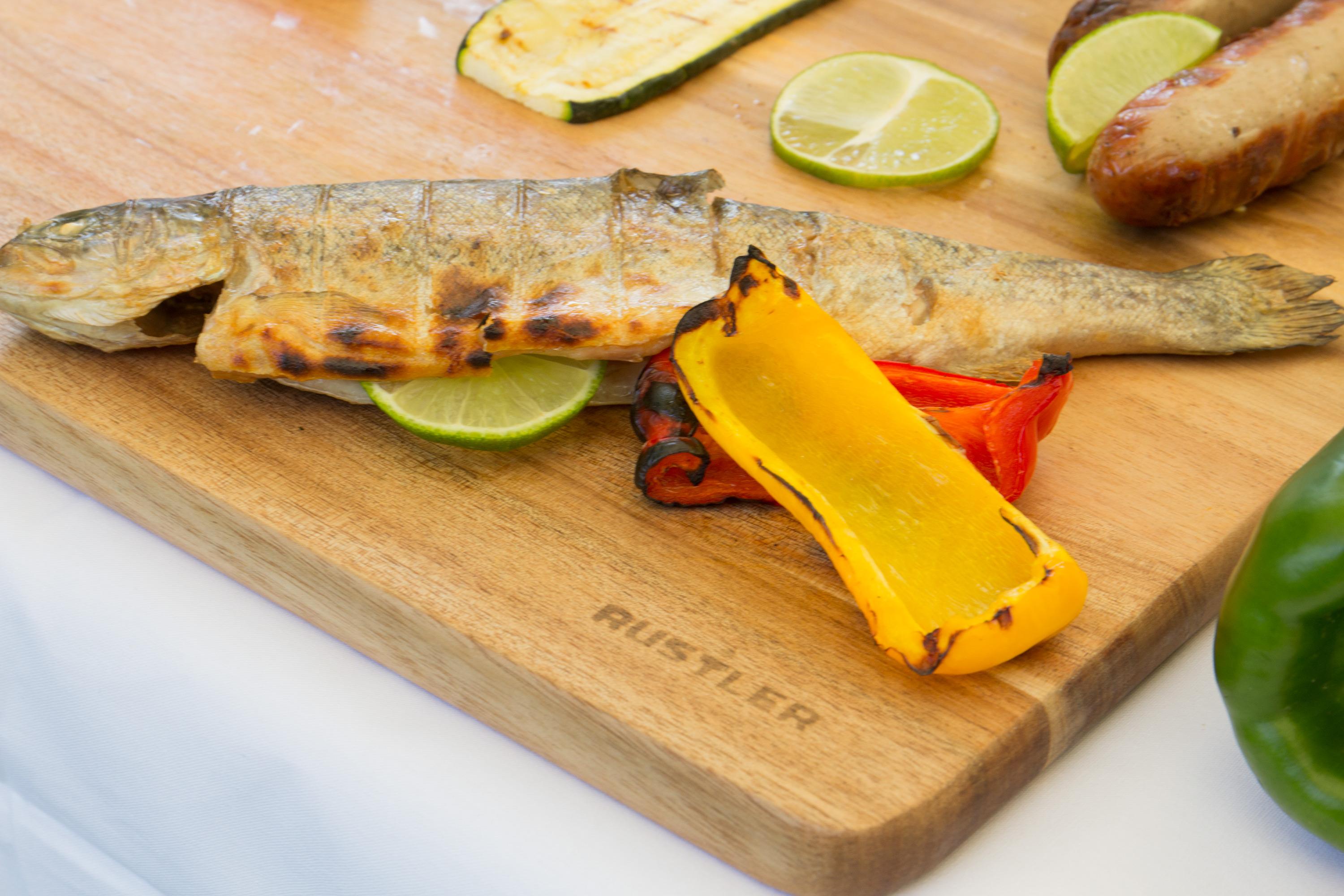 Rustler Schneidebrett / Servierbrett aus Akazienholz FSC® 100%