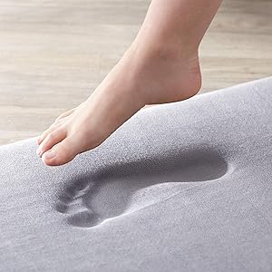 Amazon Basics Badematte aus Memoryschaum, 46 x 71 cm, Grau: Amazon.de