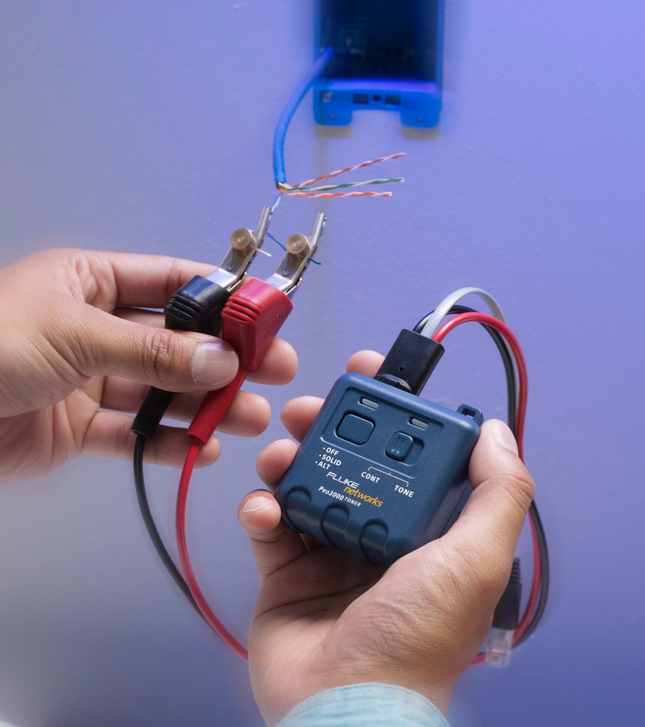 Fluke Networks 26000900 Pro3000 Tone Generator and Probe Kit Amazon.ca Industrial & Scientific