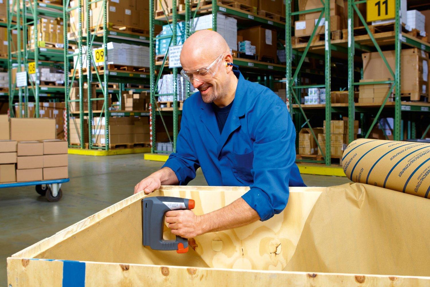 Novus J 214 - Grapadora con batería de iones de litio, color negro