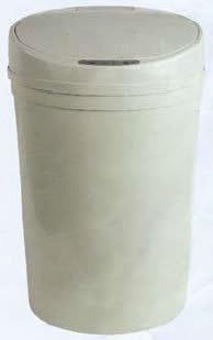 UZO1 PLASTIC TOUCHLESS TRASHCAN WITH AUTOMATIC OPENING LID (8.0 Gallon Capacity)