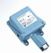 UNITED ELECTRICControls H100-191 NEMA 4X Pressure Switch, 10 to 100 spig
