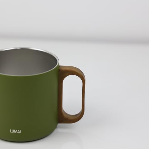 LUMAI Caneca Térmica 350ml Inox com Tampa Antivazamento Premium - Verde | Caneca de Café Caraíva, Aço Inox 304, Parede Dupla com Isolamento Térmico, Alça Estilo Madeira, Bebidas Quentes ou Frias