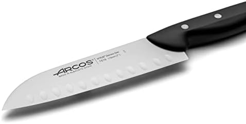 Coltello Santoku in Acciaio Inossidabile Nitrum – Coltello da Cucina Giapponese per Pesce, Carne e Verdure, Manico Ergonomico in Poliossimetilene POM, Lama da 170 mm – Nero, Serie Maitre
