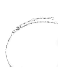 Collar con inicial pequeña en el costado de plata fina