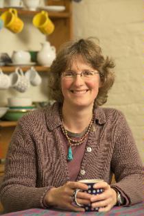 Bei Mausi zu Hause Ein Spielhaus mit Garten Cousins, Lucy Amazon.de