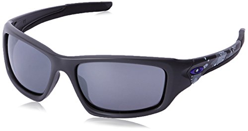Oakley Men's Valve Rectangular Sunglasses, Carbon, 60 mm