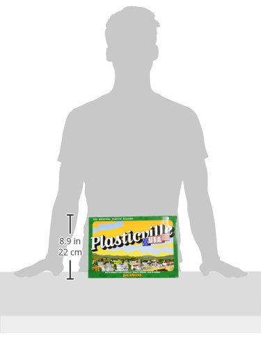 Bachmann Trains Trailer Park - 3 Trailers and Flag Pole with Flag