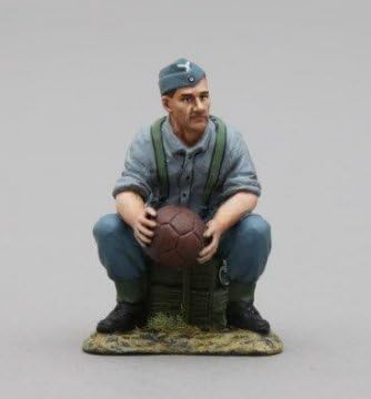 Thomas Gunn Miniatures LUFT008-TGM German Luftwaffe Footballer Fritz Walter