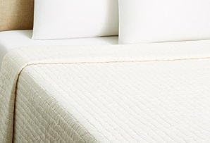 Amity Home Ivory Velvet King Quilt