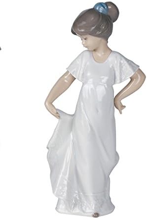 NAO How Pretty!. Porcelain Girl Figure.