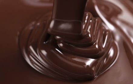 FERRERO ROCHER DARK CHOCOLATE BAR, 55% DARK WITH HAZELNUT AND SALTED CARAMEL, 90G