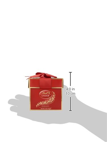 Lindt LINDOR truffles Milk Chocolate Token Gift Box, 4.7oz - Thumbnail 4