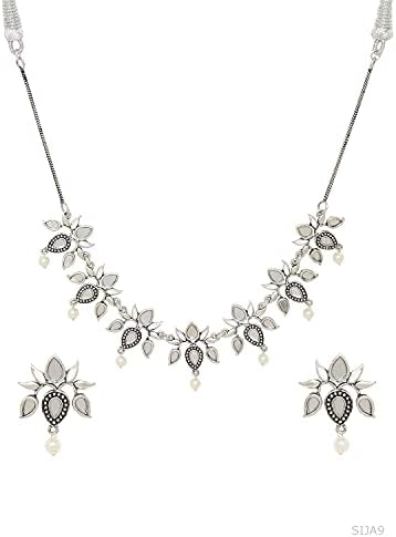 VOYLLA Amaira Mirror Details Necklace 