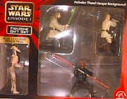 Star Wars Episode 1 Figurine Giftset Includes Darth Maul, Obi-Wan Kenobi and Qui-Gon Jinn Plus Exclusive Bonus PIece Battle Droid Ground Commander/OOM-9. Includes Theed Hangar Background!