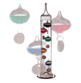 Термометр галилея с барометром. Термометр бытовой жидкостный в колбе галилео. 53. Термометр с колбой. Термометр комнатный с водой.