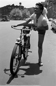 Resultado de imagem para eartha kitt de bike