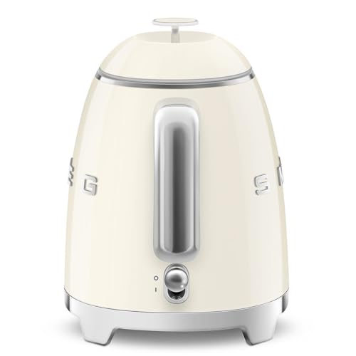 SMEG Hervidor eléctrico Mini años 50 estilo retro de 3 tazas con base antideslizante de doble pared e indicador de nivel de agua (crema)