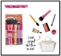 MIni set Real Techniques Mini Brush Trio mini brush trio is your solution for a flawless look on-the-go for beauty travel