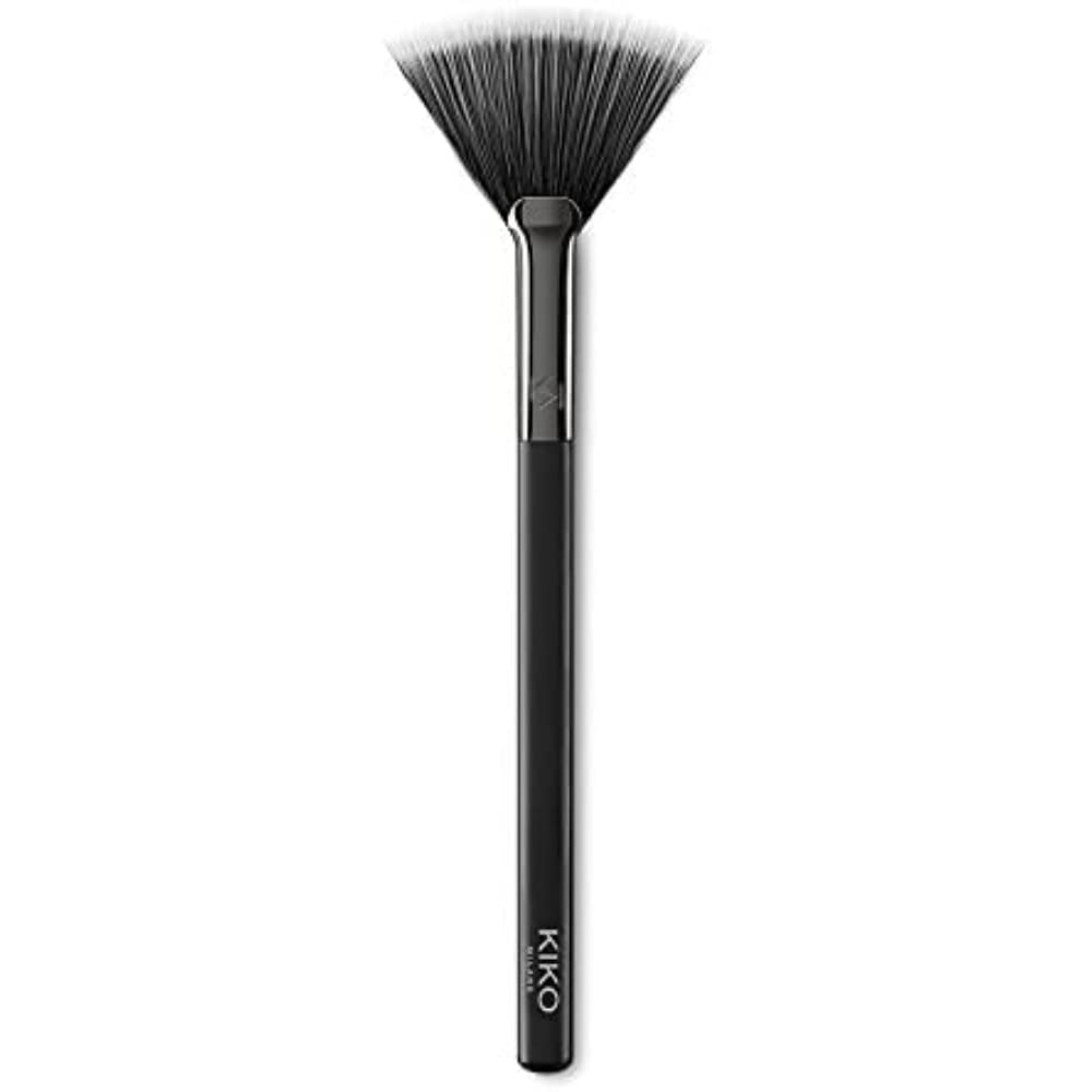 KIKO Milano Face 12 Powder Fan Brush | Fan Powder Brush With Synthetic Bristles