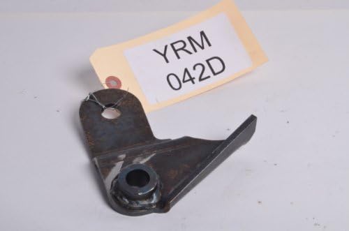 042D - Land Rover Defender/Discovery/Range Rover Classic Anti Roll Bar Bracket Part D n/s