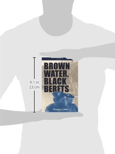Brown Water, Black Berets: Coastal and Riverine Warfare in Vietnam (Bluejacket Books)
